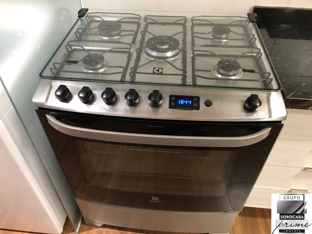 Apartamento com 2 dormitórios para alugar, 58 m² por R$ 2.81
