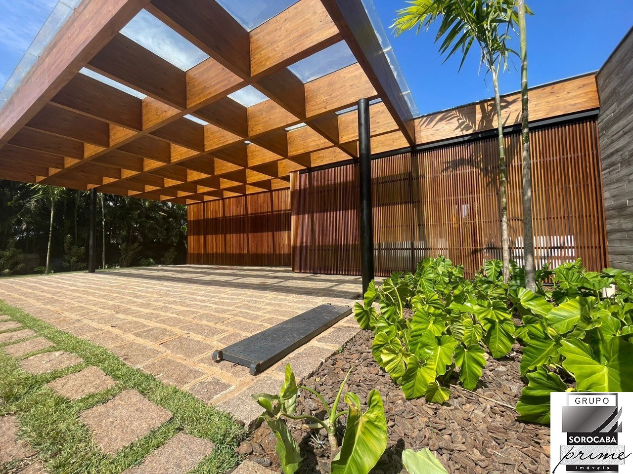Casa com 5 suítes à venda, 630 m² por R$ 9.900.000 - condomí
