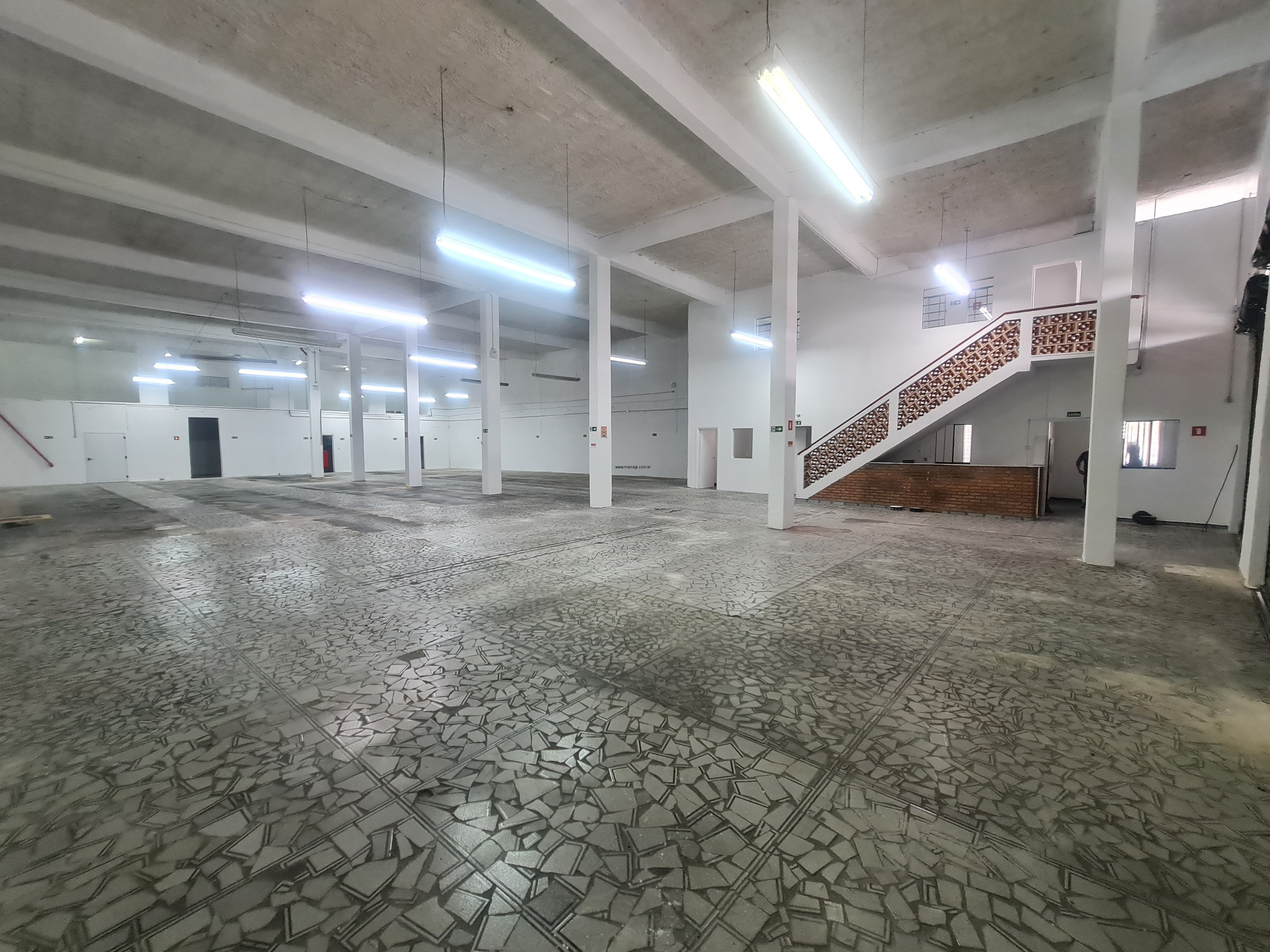 Galpão para alugar em Sorocaba em Avenida comercial