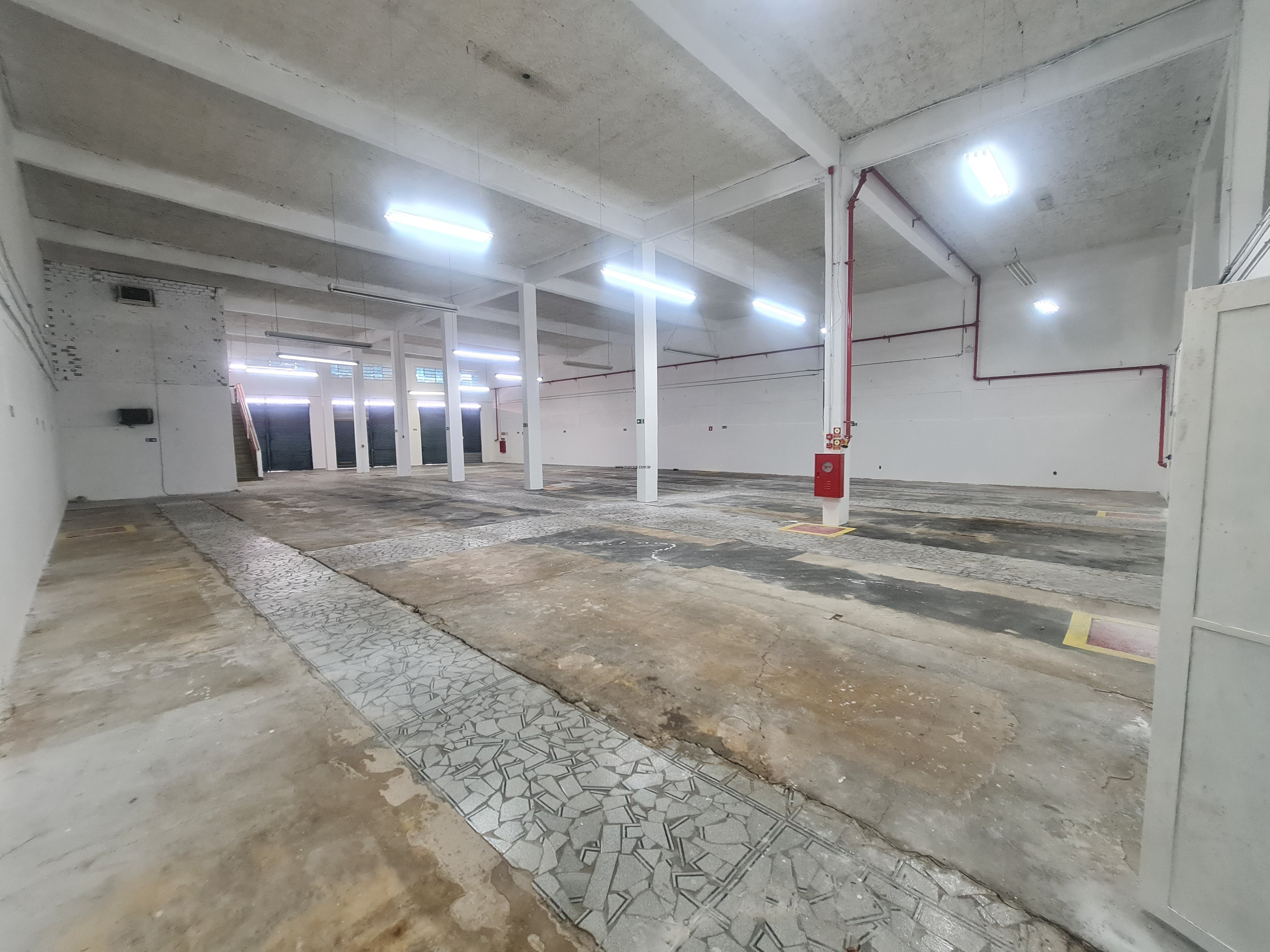 Galpão para alugar em Sorocaba em Avenida comercial