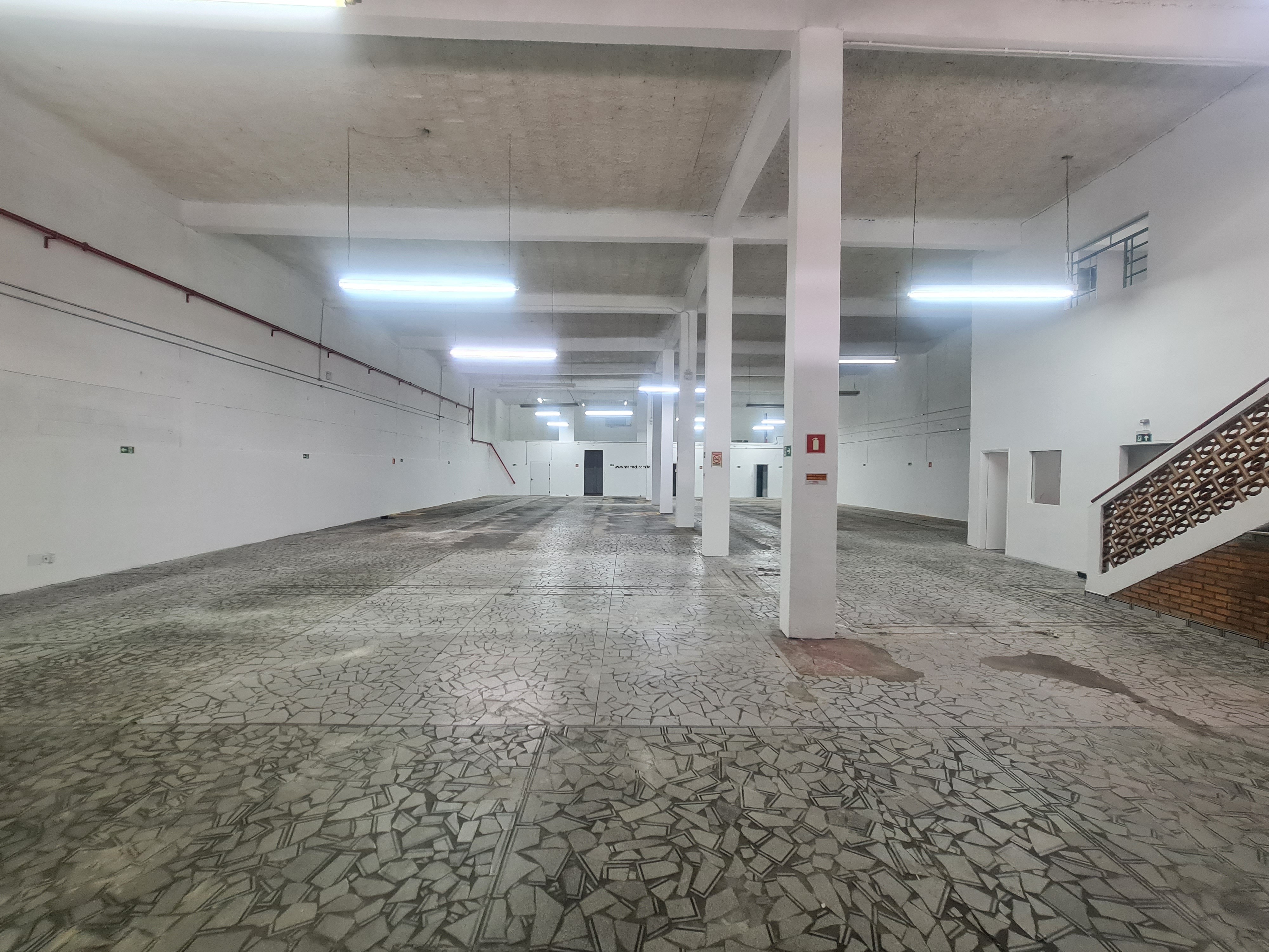 Galpão para alugar em Sorocaba em Avenida comercial