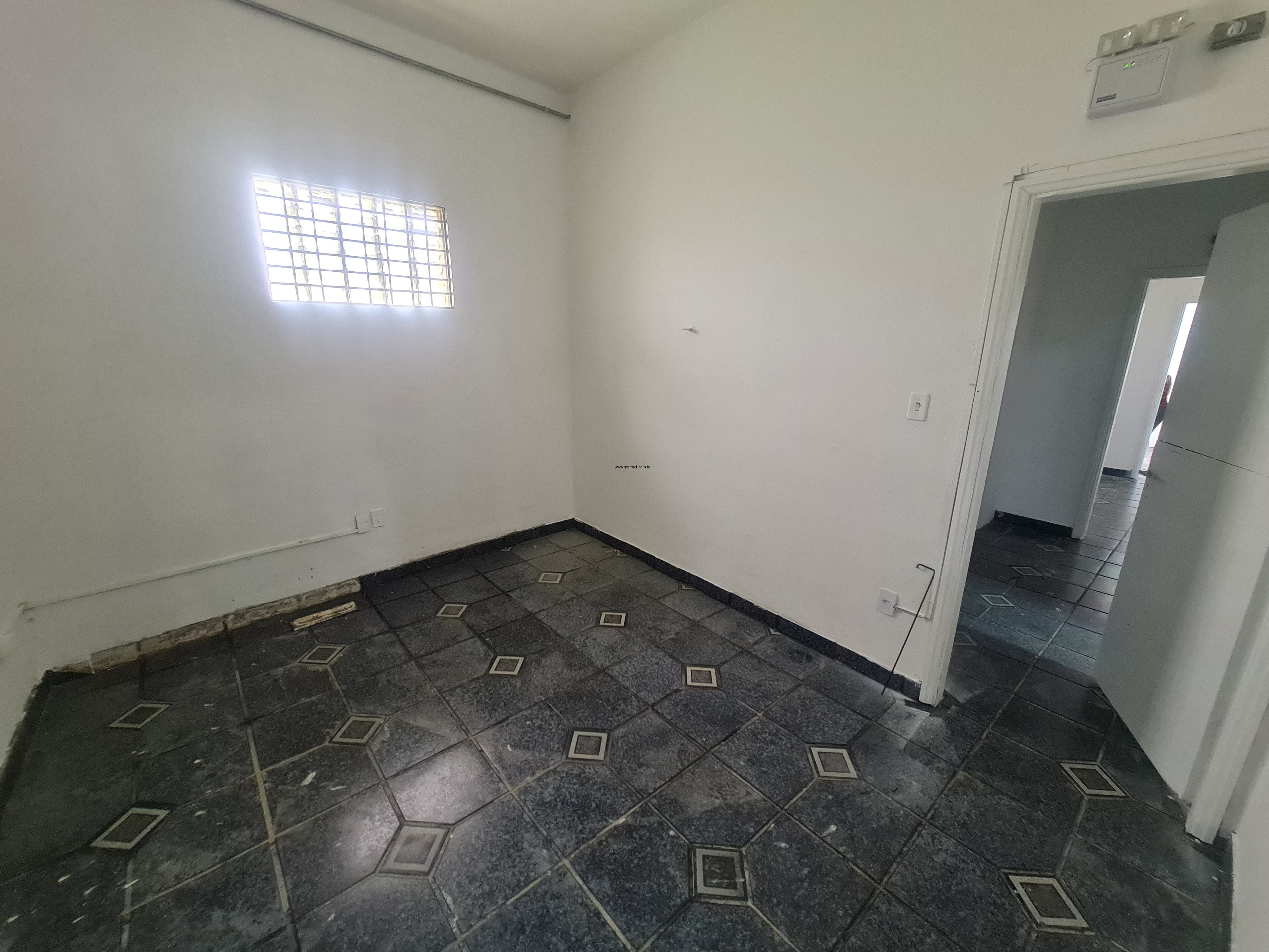Galpão para alugar em Sorocaba em Avenida comercial