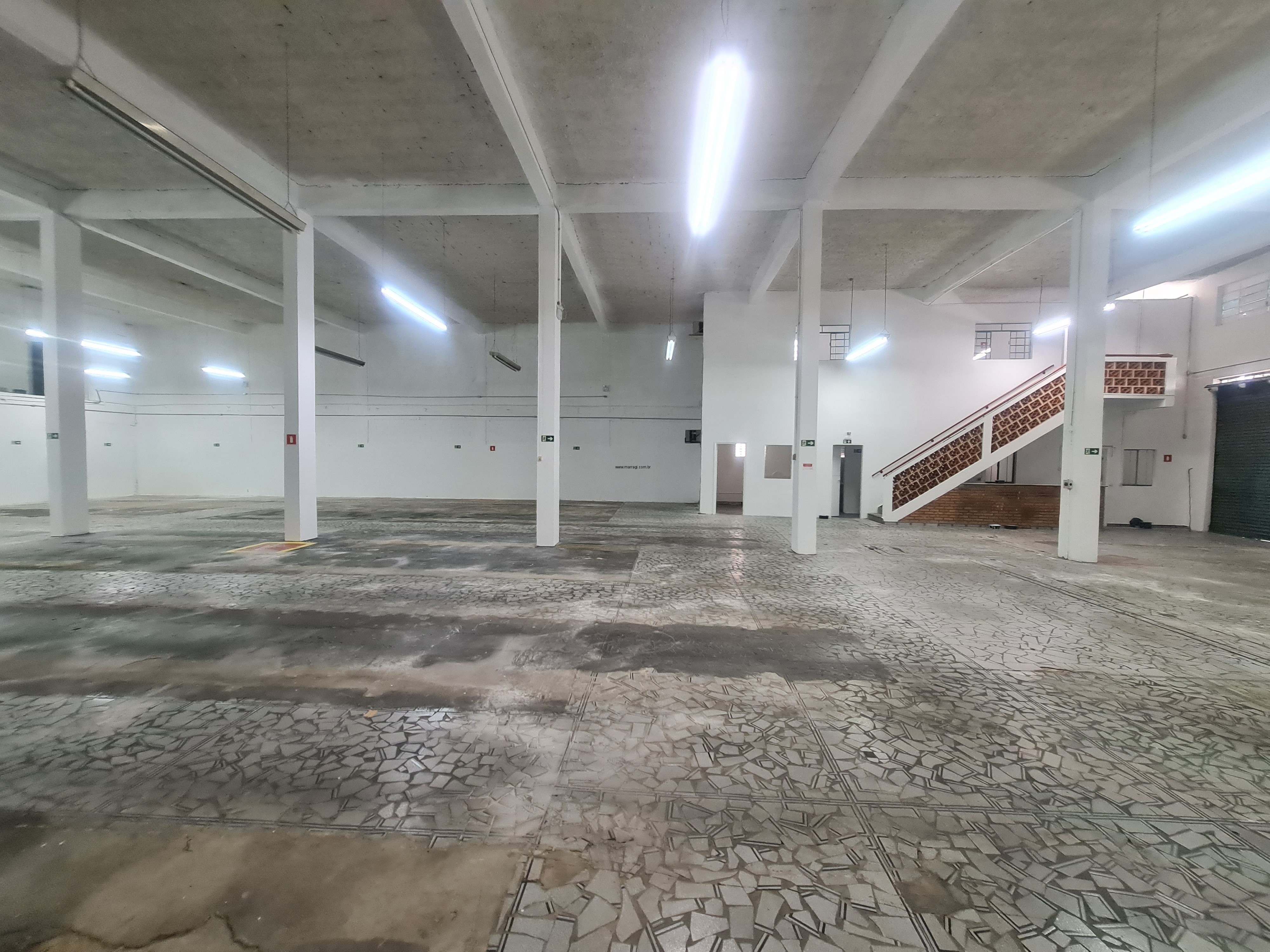 Galpão para alugar em Sorocaba em Avenida comercial