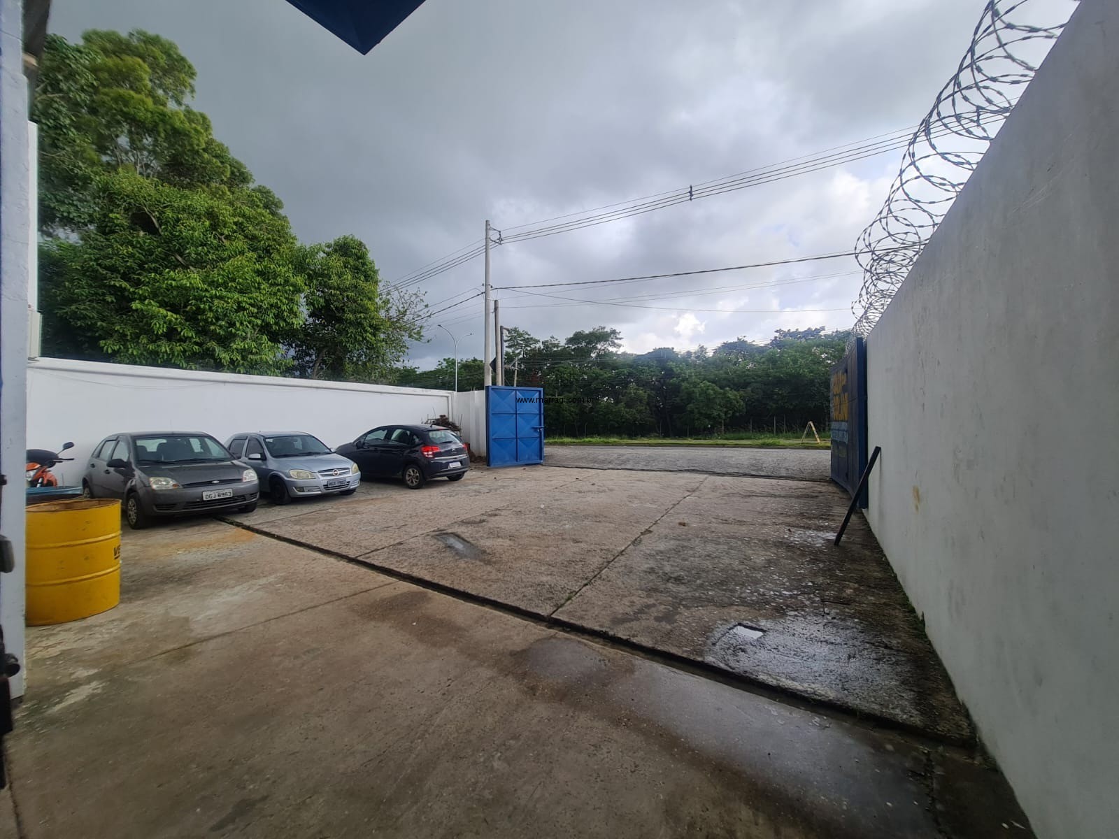 Galpão para alugar em Sorocaba no Cajurú (Eden), 400m², industrial e comercial.