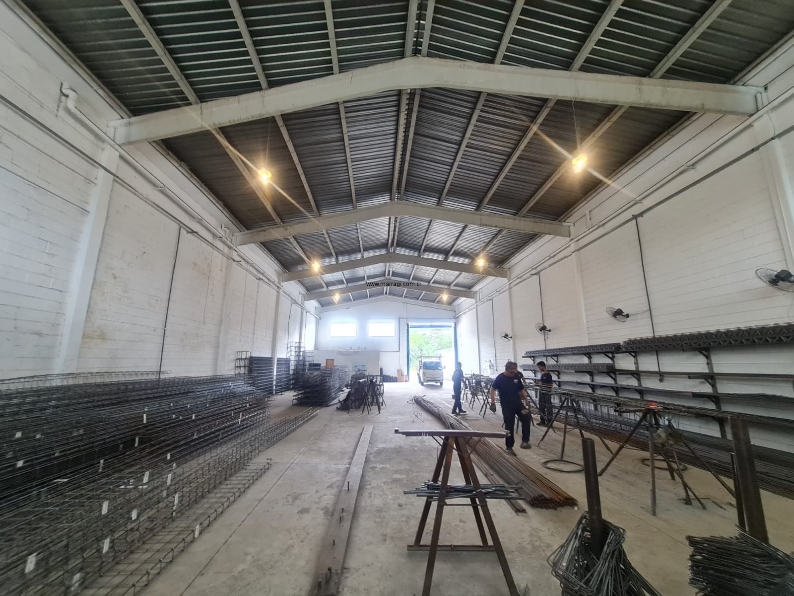 Galpão para alugar em Sorocaba no Cajurú (Eden), 400m², industrial e comercial.