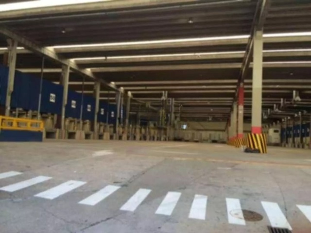Galpão em Barueri, no Tamboré para vender ou alugar. Galpão industrial, pré-moldado, 54.491m² Localização excelente, próximo ao Shopping Tamboré e a R