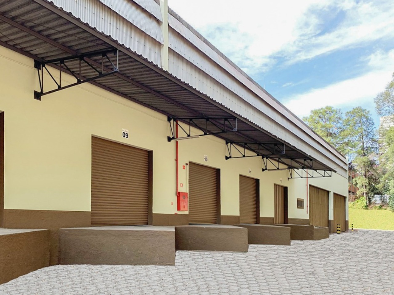 Galpão para alugar em alphaville, barueri voltada para a rod