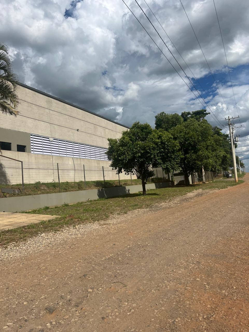 Galpão para alugar ou vender em Elias Fausto De frente para a Rodovia Joaquim de Campos Bicudo