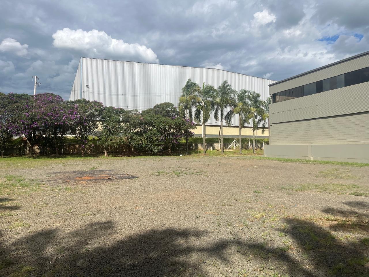 Galpão para alugar ou vender em Elias Fausto De frente para a Rodovia Joaquim de Campos Bicudo