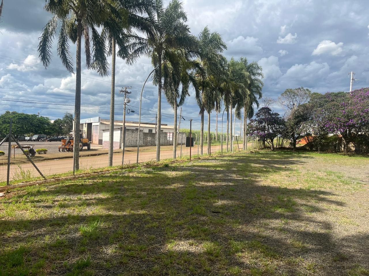 Galpão para alugar ou vender em Elias Fausto De frente para a Rodovia Joaquim de Campos Bicudo