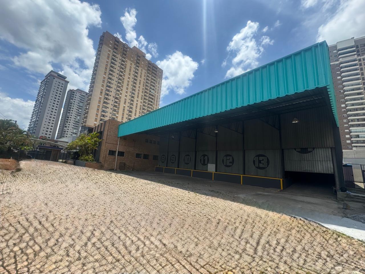 Galpão para alugar em Barueri, monousuárío