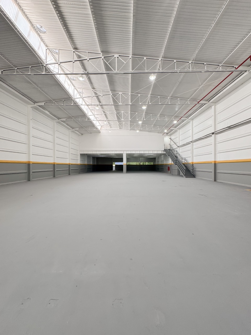 Galpão para alugar em Alphaville, industrial e logístico em Condomínio