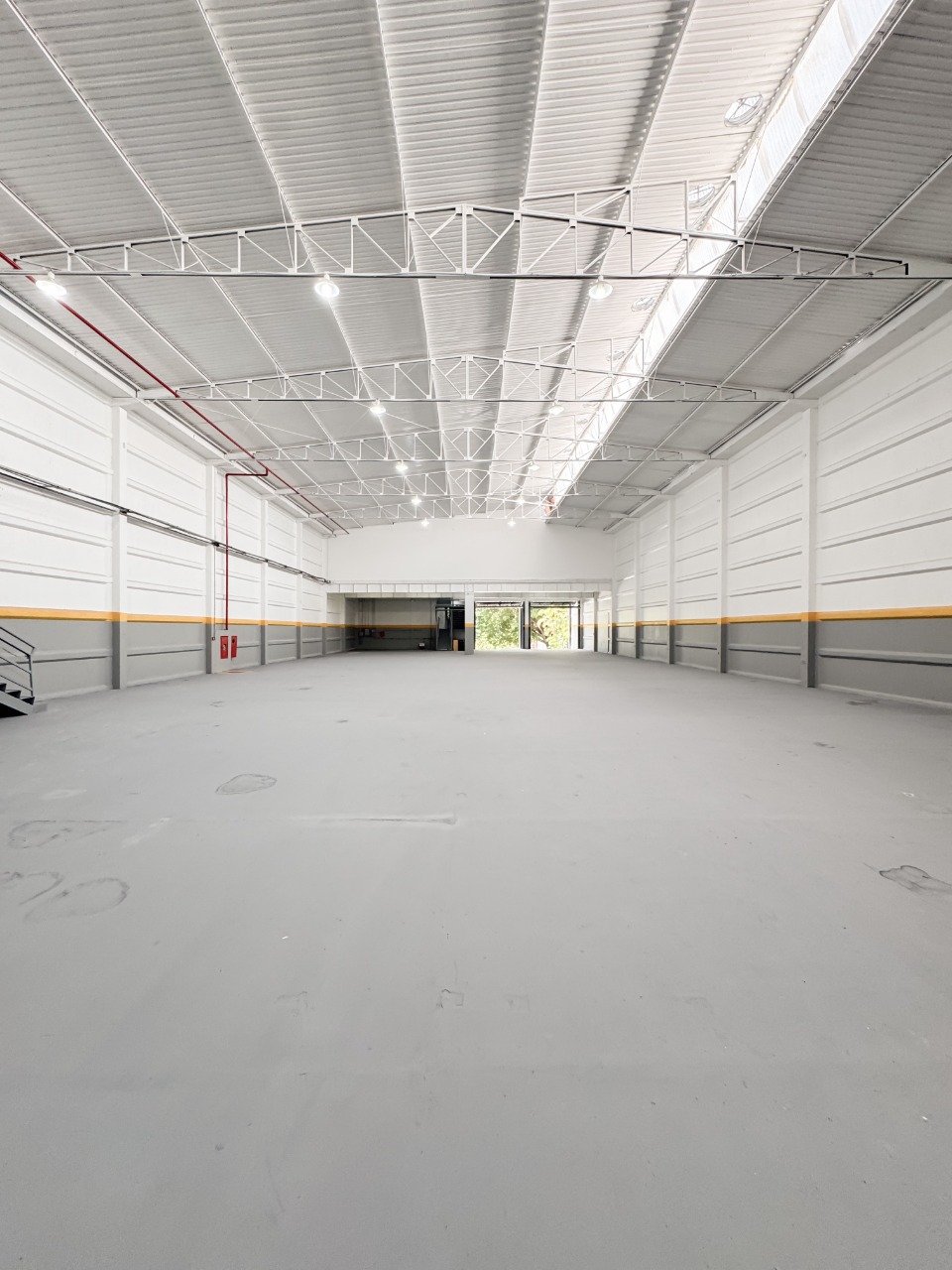 Galpão para alugar em Alphaville, industrial e logístico em Condomínio