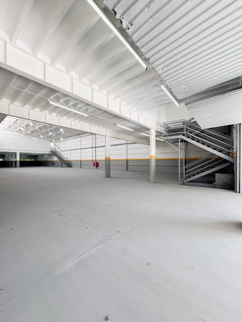 Galpão para alugar em Alphaville, industrial e logístico em Condomínio