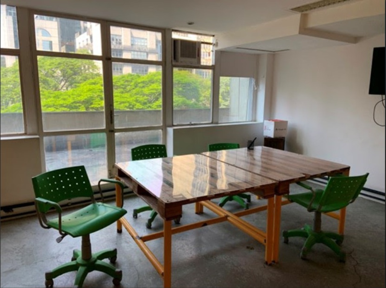 Sala comercial à venda em São Paulo na Faria Lima (com renda)