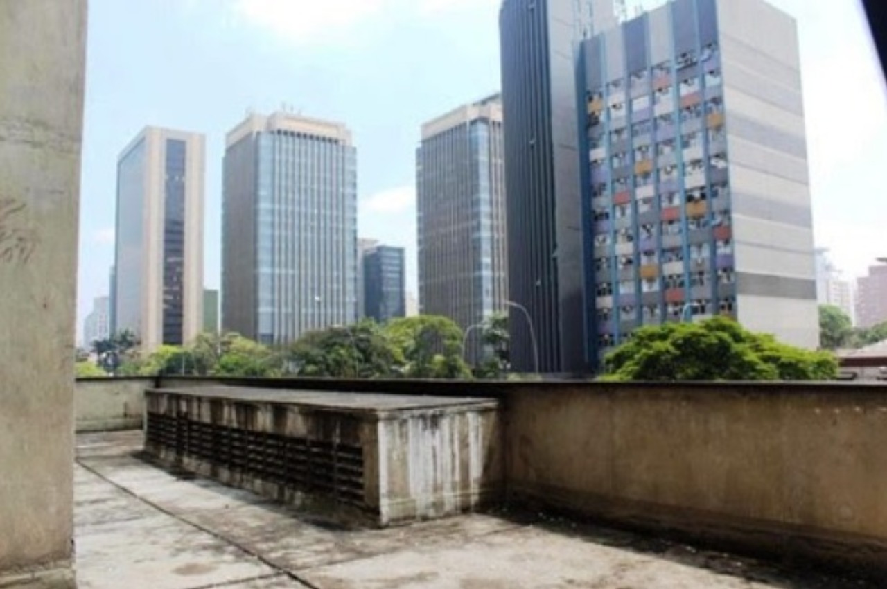 Sala comercial à venda em São Paulo na Faria Lima (com renda)