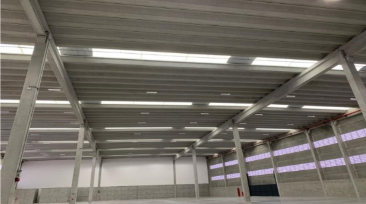 Galpão para alugar em osasco, industrial em condomínio fecha