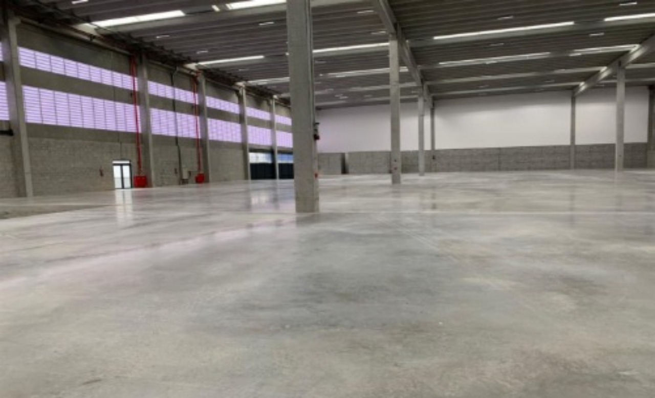 Galpão para alugar em osasco, industrial em condomínio fecha