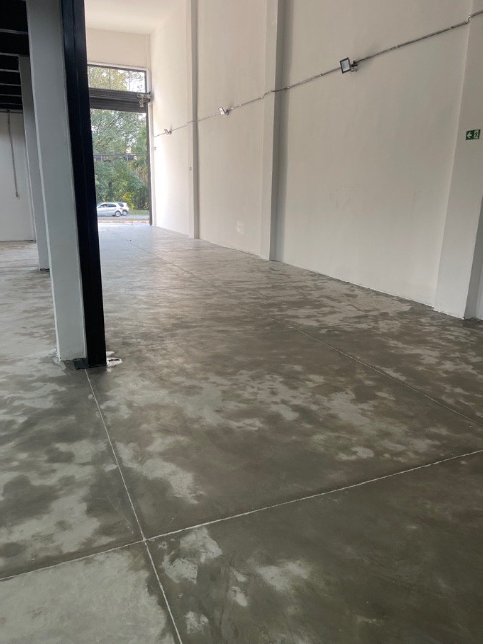 Prédio comercial para alugar em Alphaville, Barueri, com 1.001 m², elevador, energia trifásica, e excelente acesso à Rodovia Castelo Branco