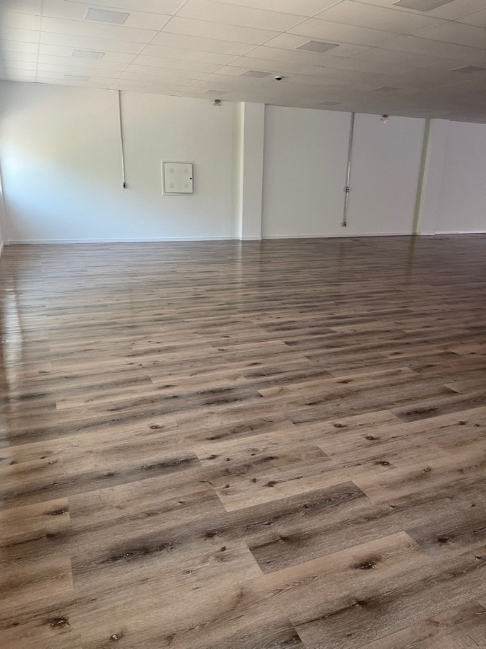 Prédio comercial para alugar em Alphaville, Barueri, com 1.001 m², elevador, energia trifásica, e excelente acesso à Rodovia Castelo Branco