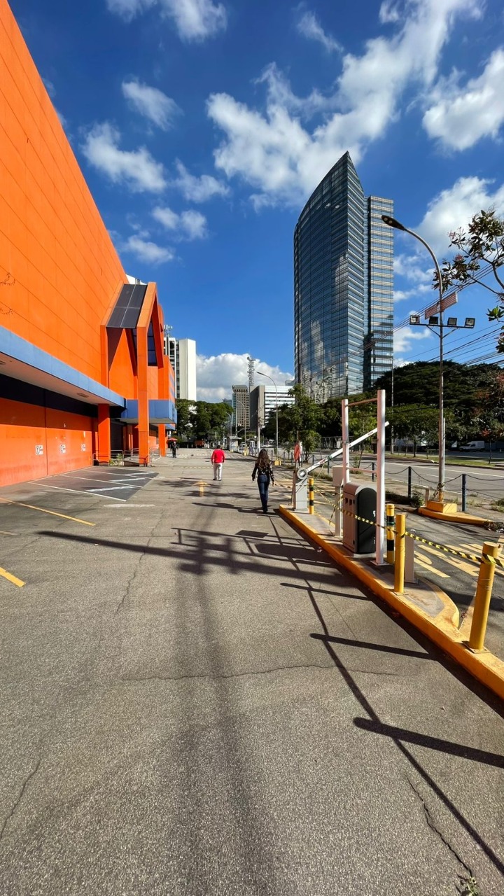 Galpão para alugar em São Paulo no Brooklin ao lado da Marginal Pinheiros Localização privilegiada, 200 m da Marginal Pinheiros
