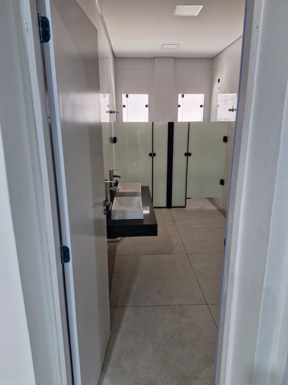Prédio comercial para alugar em Alphaville, Barueri, com 1.001 m², elevador, energia trifásica, e excelente acesso à Rodovia Castelo Branco