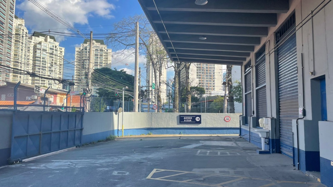 Galpão para alugar em São Paulo no Brooklin ao lado da Marginal Pinheiros Localização privilegiada, 200 m da Marginal Pinheiros