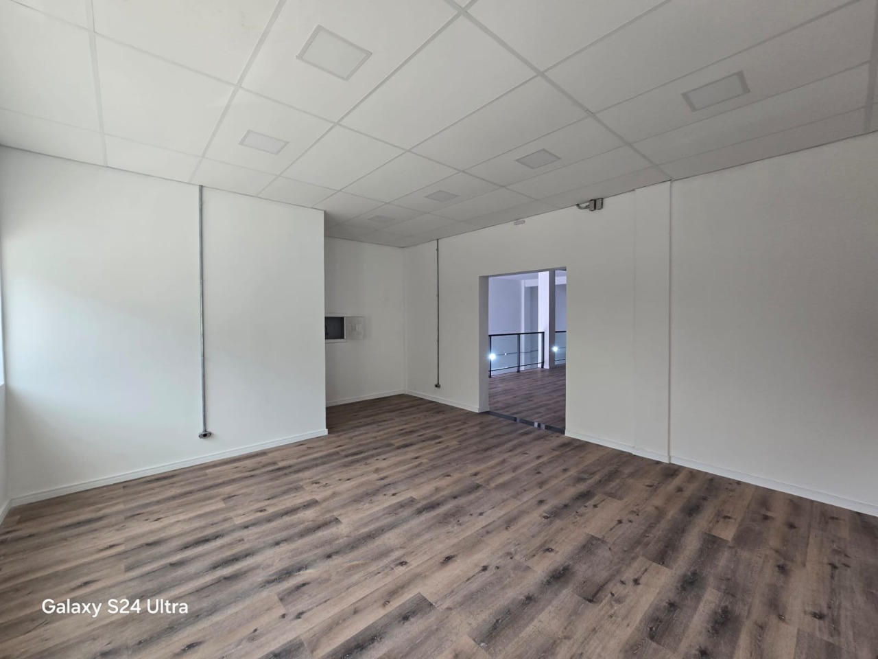 Prédio comercial para alugar em Alphaville, Barueri, com 1.001 m², elevador, energia trifásica, e excelente acesso à Rodovia Castelo Branco