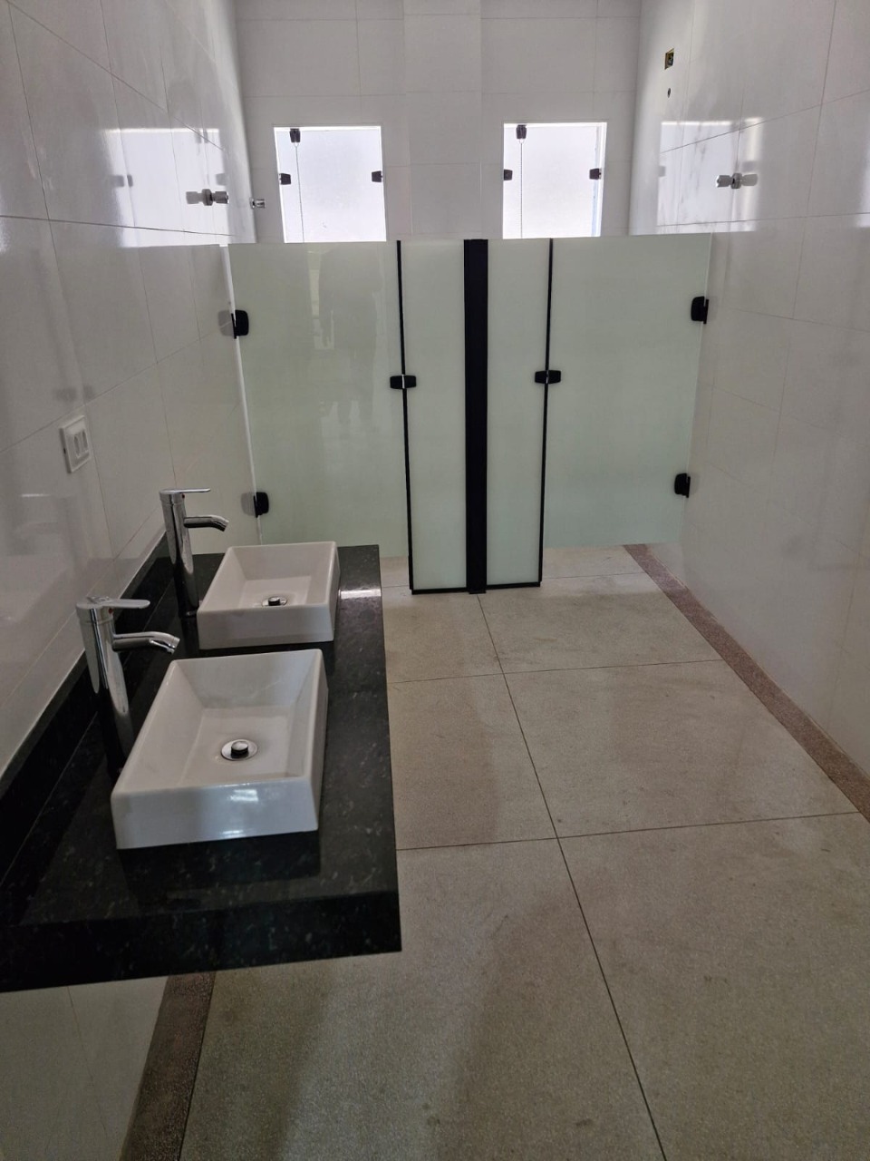 Prédio comercial para alugar em Alphaville, Barueri, com 1.001 m², elevador, energia trifásica, e excelente acesso à Rodovia Castelo Branco