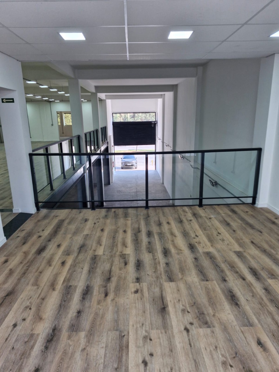 Prédio comercial para alugar em Alphaville, Barueri, com 1.001 m², elevador, energia trifásica, e excelente acesso à Rodovia Castelo Branco
