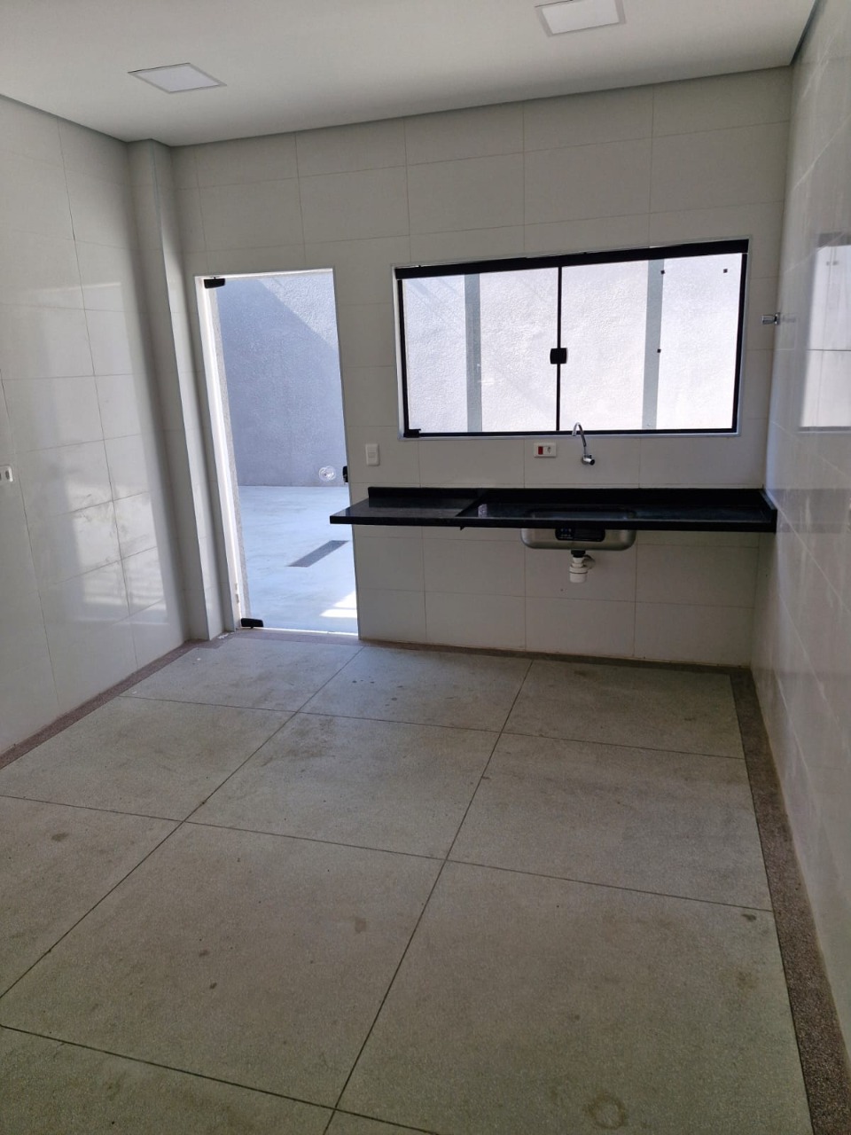 Prédio comercial para alugar em Alphaville, Barueri, com 1.001 m², elevador, energia trifásica, e excelente acesso à Rodovia Castelo Branco
