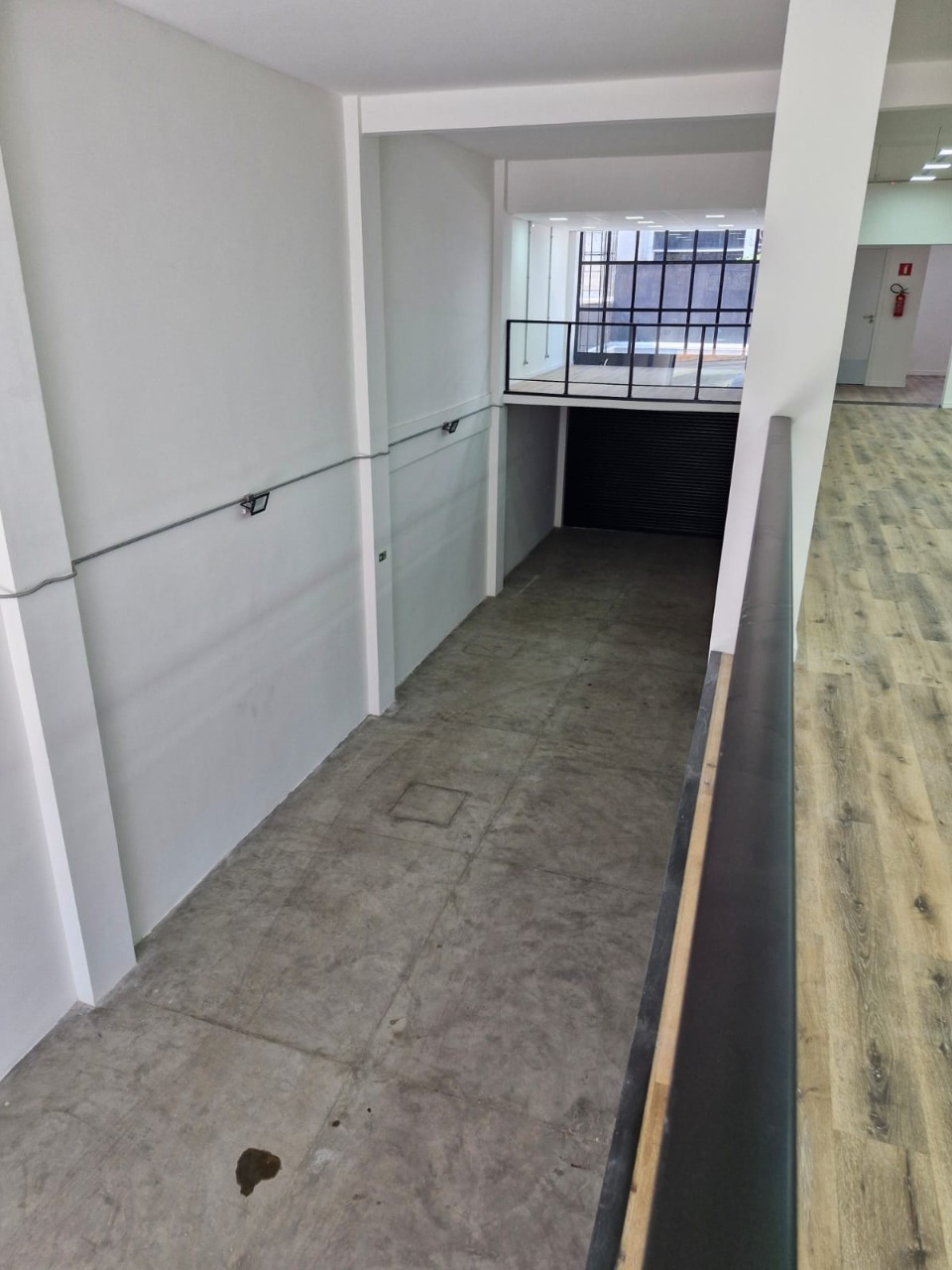 Prédio comercial para alugar em Alphaville, Barueri, com 1.001 m², elevador, energia trifásica, e excelente acesso à Rodovia Castelo Branco