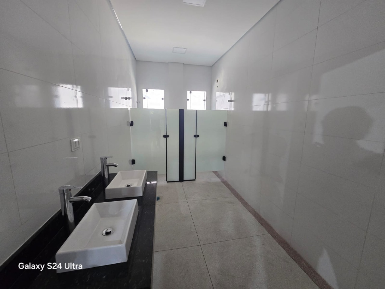 Prédio comercial para alugar em Alphaville, Barueri, com 1.001 m², elevador, energia trifásica, e excelente acesso à Rodovia Castelo Branco