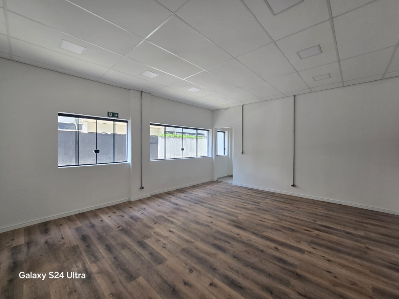 Prédio comercial para alugar em Alphaville, Barueri, com 1.001 m², elevador, energia trifásica, e excelente acesso à Rodovia Castelo Branco