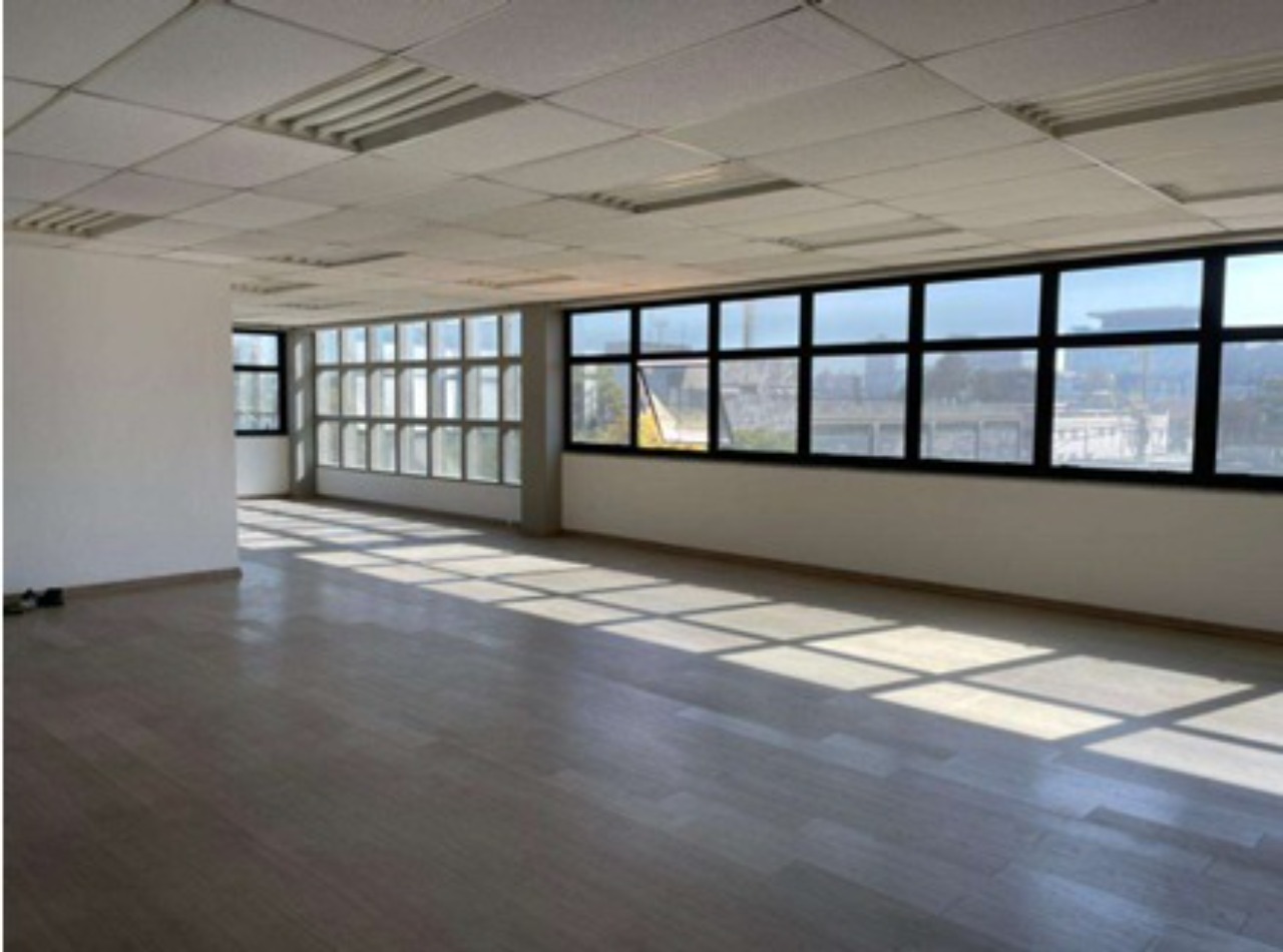Galpão para alugar em Barueri no Tamboré, 1.500m²