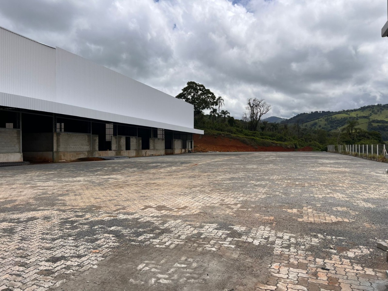 Galpão para alugar ou vender em cambuí mg