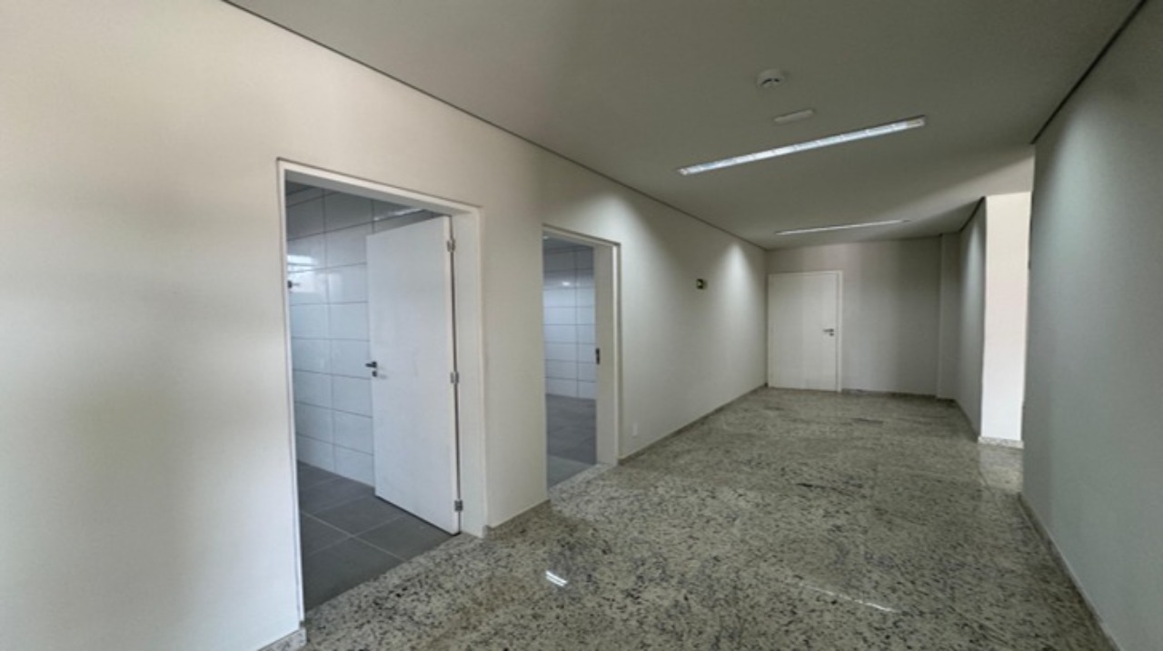 Galpão para alugar em Alphaville Barueri com 10.037 m², dois galpões industriais, área fabril de 7.997 m² e estrutura moderna