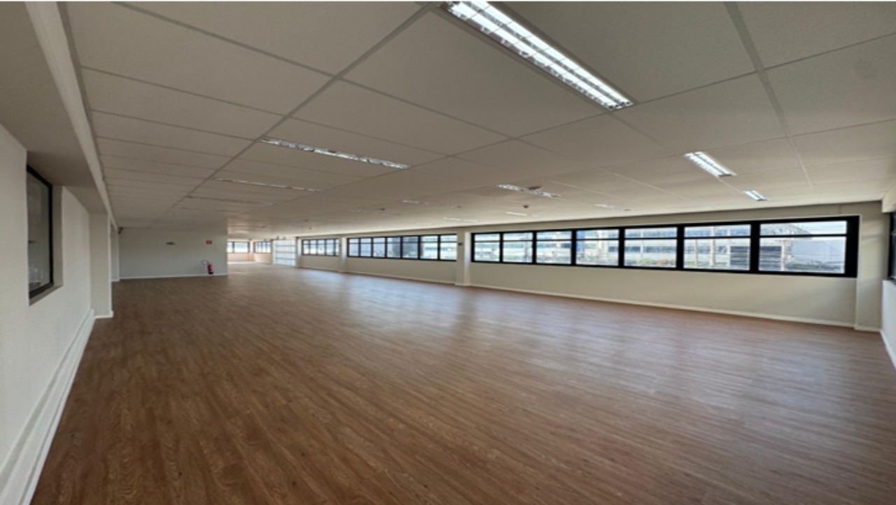 Galpão para alugar em Alphaville Barueri com 10.037 m², dois galpões industriais, área fabril de 7.997 m² e estrutura moderna