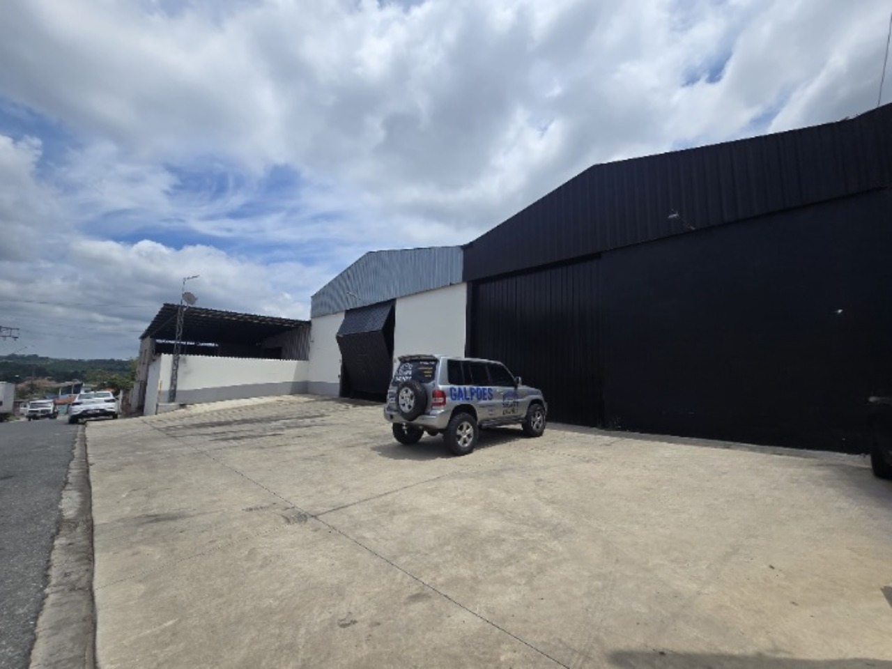 Galpão para alugar em Sorocaba, 300m² no Quintais do Imperador