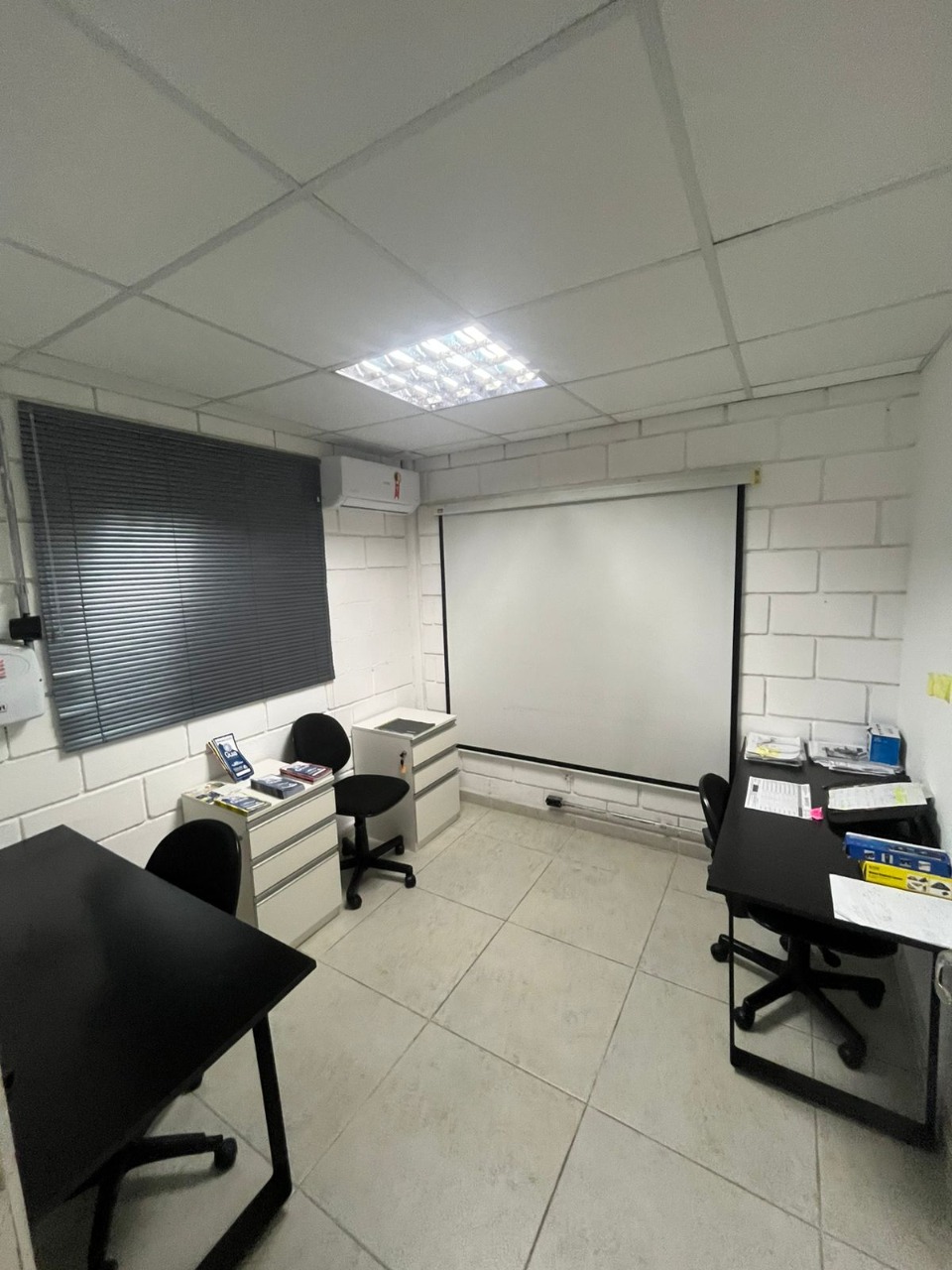 Galpão à venda em Sorocaba no Jardim Leocádia, 360m²