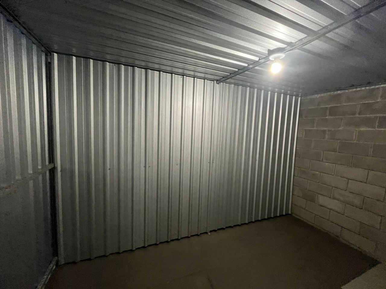Galpão à venda em Sorocaba no Jardim Leocádia, 360m²