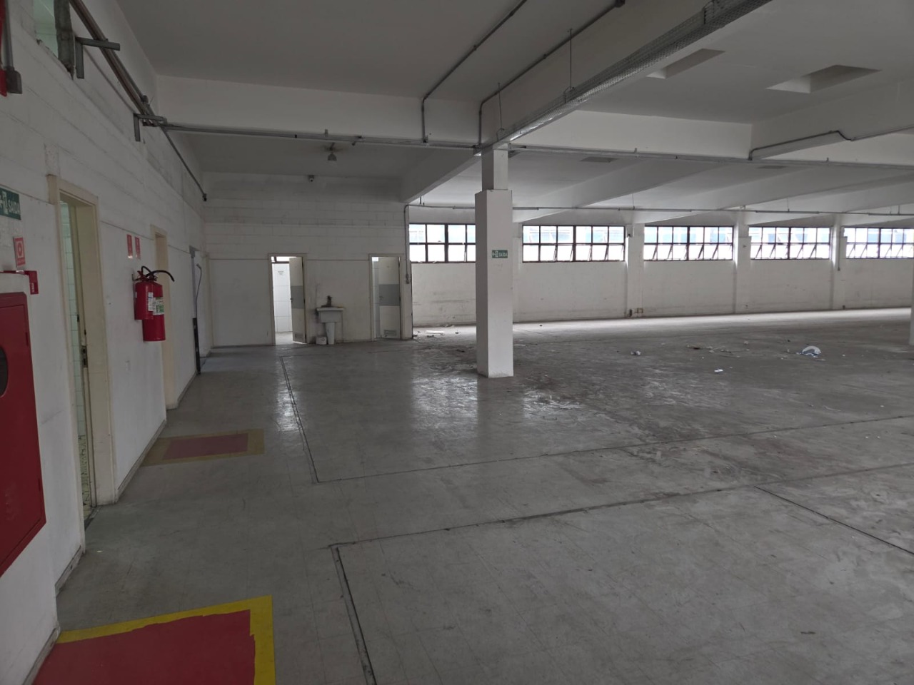 Galpão comercial para alugar na Lapa, São Paulo, próximo à Marginal Tietê, Anhanguera e Bandeirantes, ideal para logística e distribuição