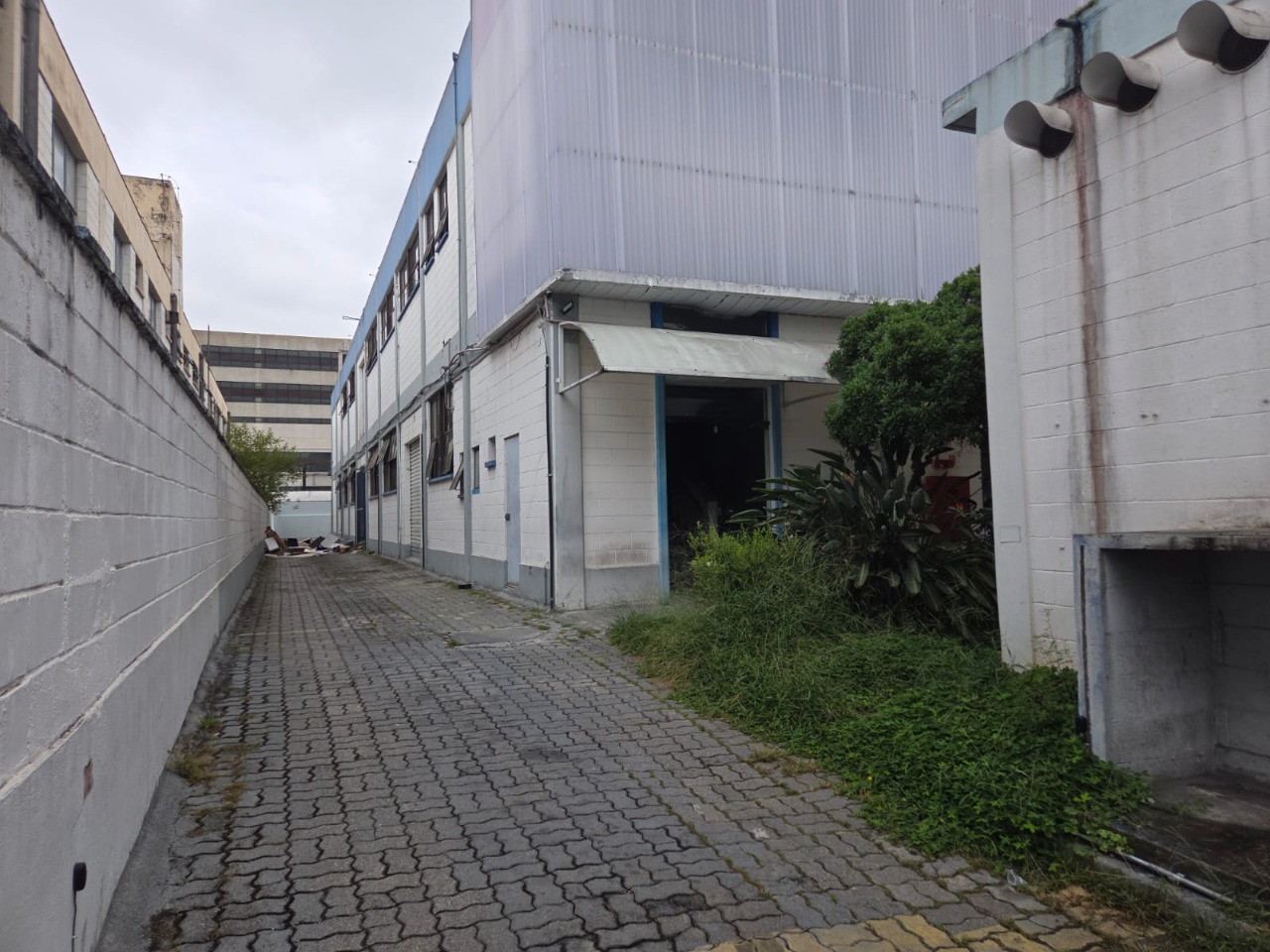 Galpão comercial para alugar na Lapa, São Paulo, próximo à Marginal Tietê, Anhanguera e Bandeirantes, ideal para logística e distribuição