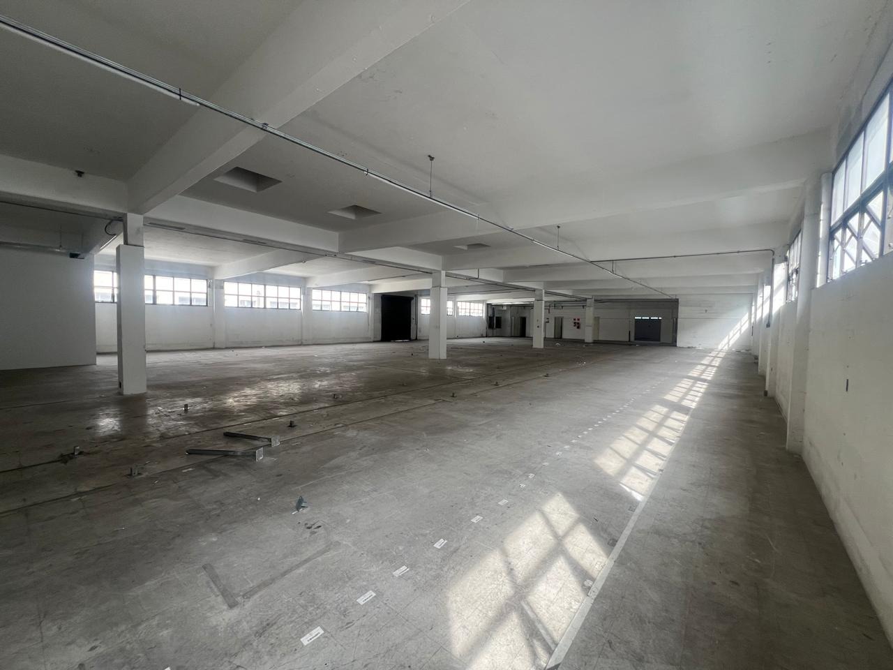 Galpão comercial para alugar na Lapa, São Paulo, próximo à Marginal Tietê, Anhanguera e Bandeirantes, ideal para logística e distribuição