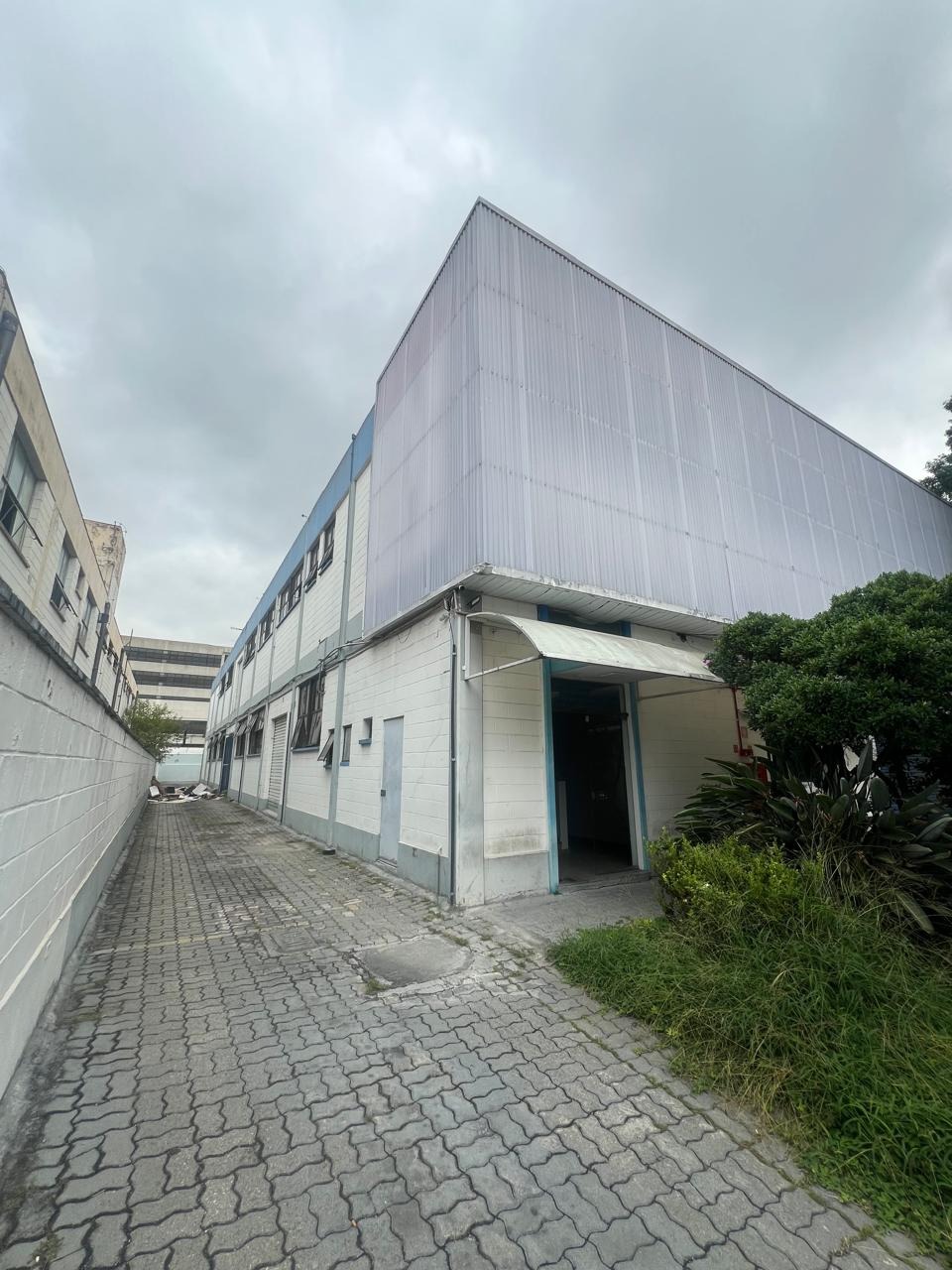 Galpão comercial para alugar na Lapa, São Paulo, próximo à Marginal Tietê, Anhanguera e Bandeirantes, ideal para logística e distribuição