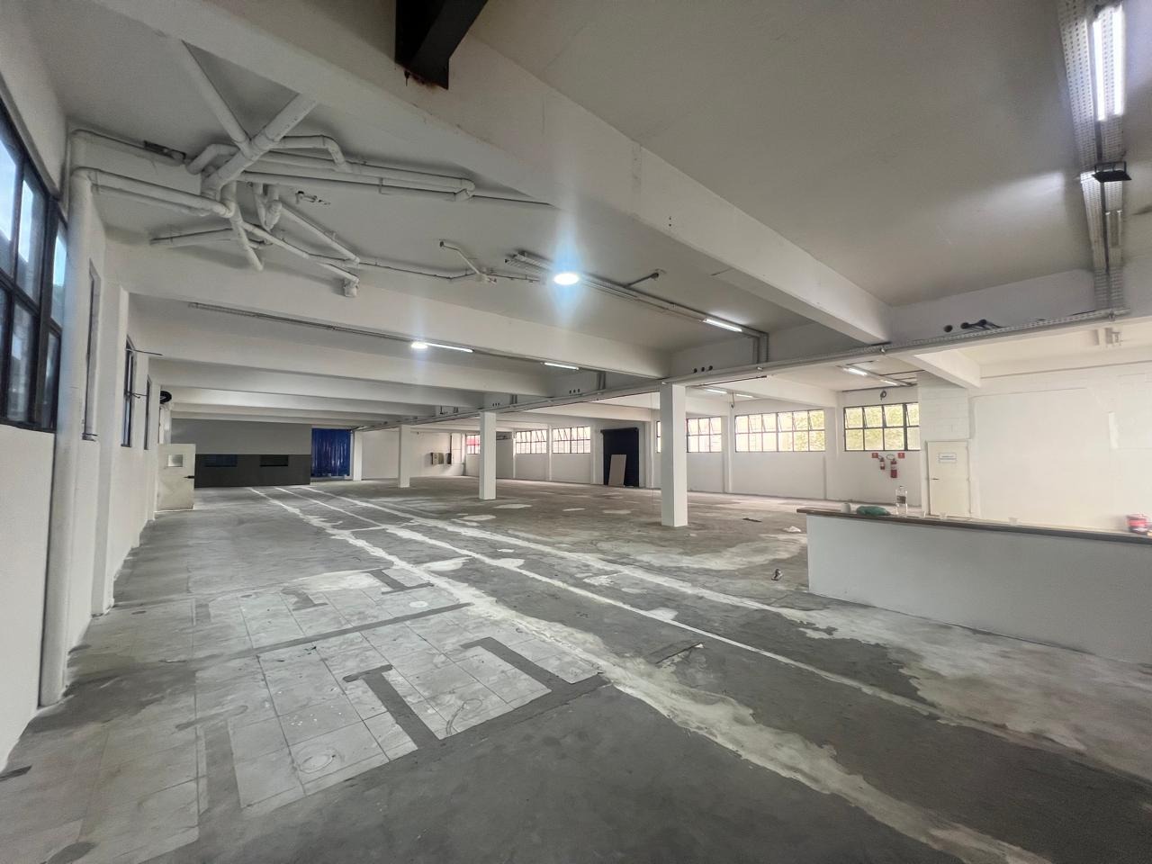 Galpão comercial para alugar na Lapa, São Paulo, próximo à Marginal Tietê, Anhanguera e Bandeirantes, ideal para logística e distribuição