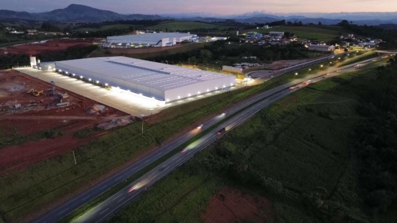 Galpão logístico para alugar em pouso alegre na rodovia fern