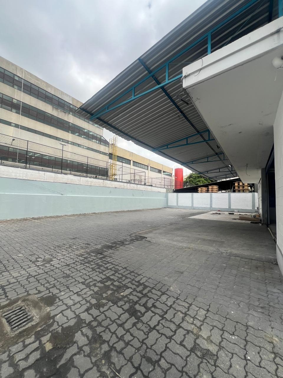 Galpão comercial para alugar na Lapa, São Paulo, próximo à Marginal Tietê, Anhanguera e Bandeirantes, ideal para logística e distribuição