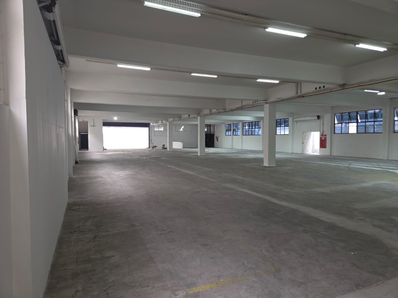 Galpão comercial para alugar na Lapa, São Paulo, próximo à Marginal Tietê, Anhanguera e Bandeirantes, ideal para logística e distribuição