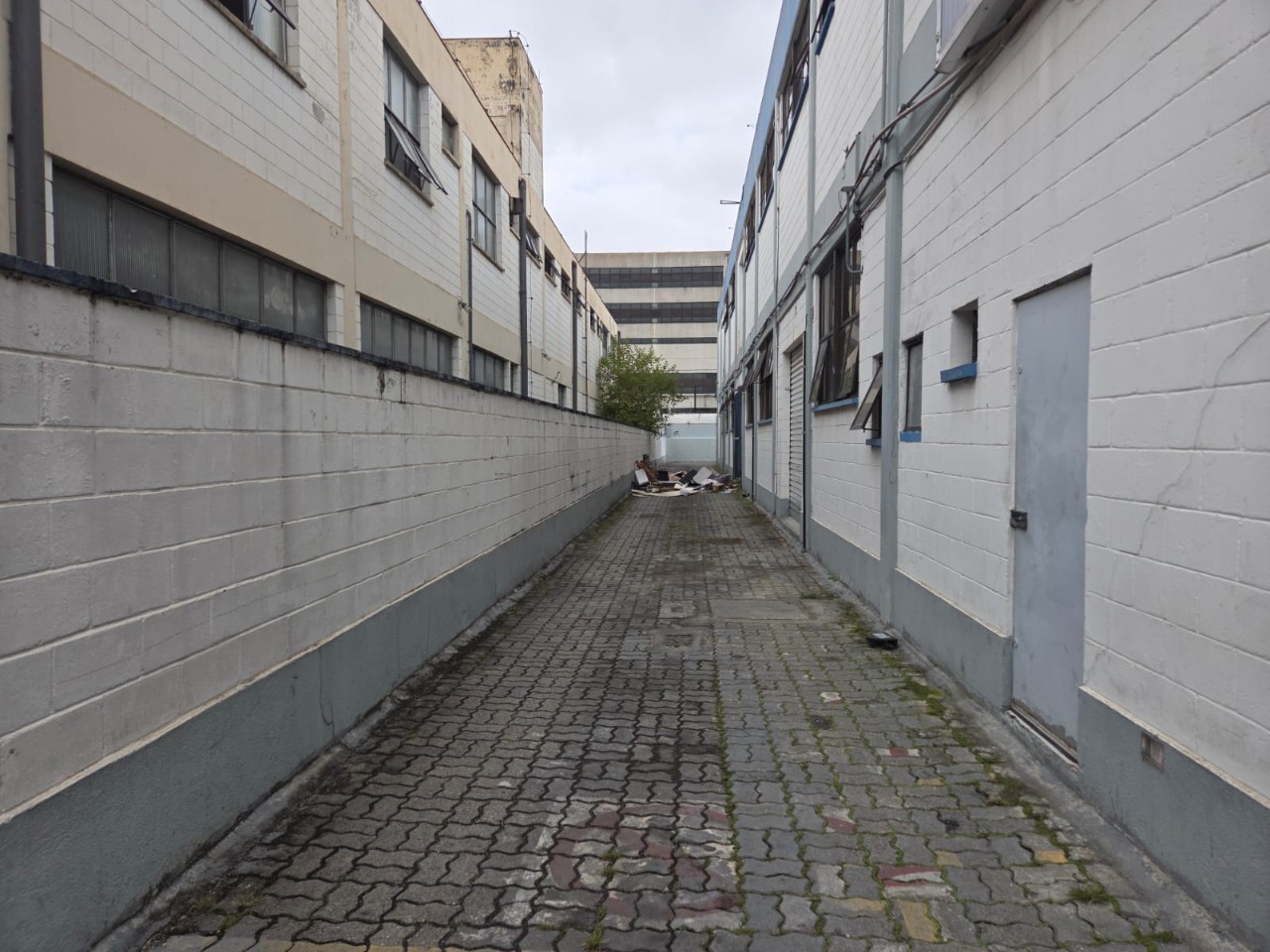 Galpão comercial para alugar na Lapa, São Paulo, próximo à Marginal Tietê, Anhanguera e Bandeirantes, ideal para logística e distribuição